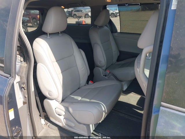 45954005 :رقم المزاد ، 5TDDK3DC0GS139585 vin ، 2016 Toyota Sienna Xle Premium 7 Passenger مزاد بيع