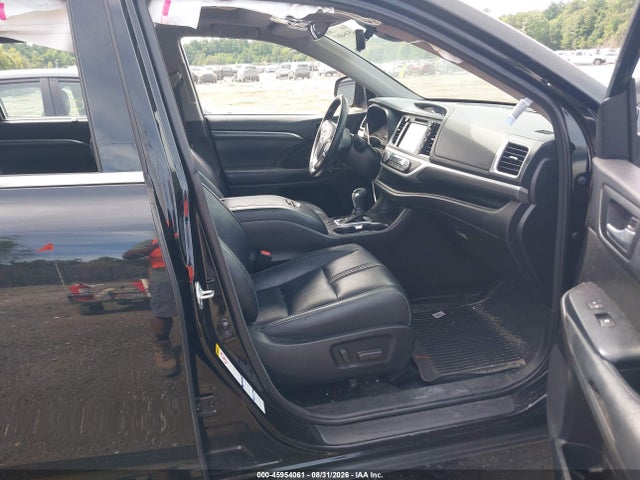 Продаж на аукціоні авто 2018 Toyota Highlander Se, vin: 5TDJZRFH4JS821211, номер лоту: 45954061