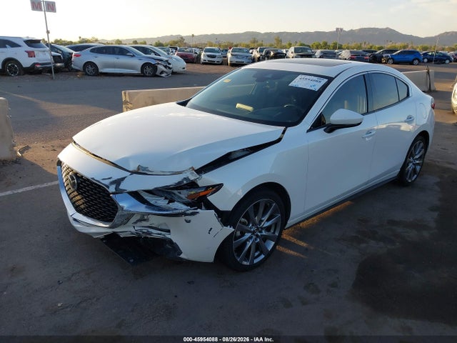 Mazda Mazda3 Premium 2022 3MZBPADL4NM312063 Image 2