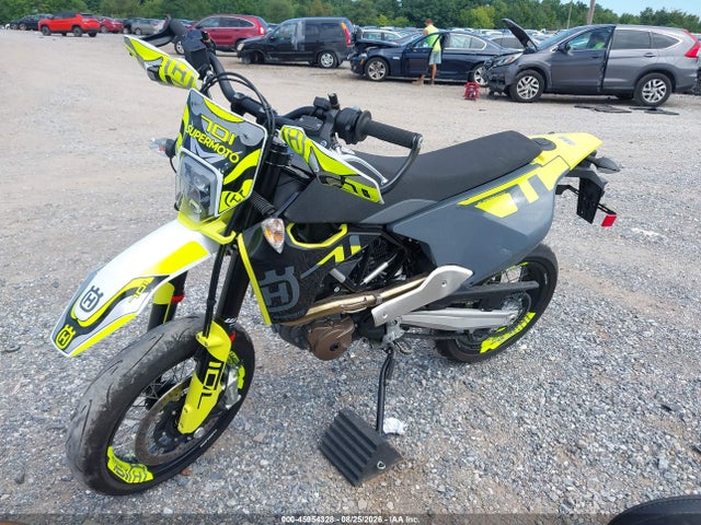Husqvarna Supermoto 701 2024 VBKUSV402RM772863 Image 2
