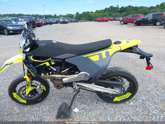 Husqvarna Supermoto 701 2024 VBKUSV402RM772863 Image 13
