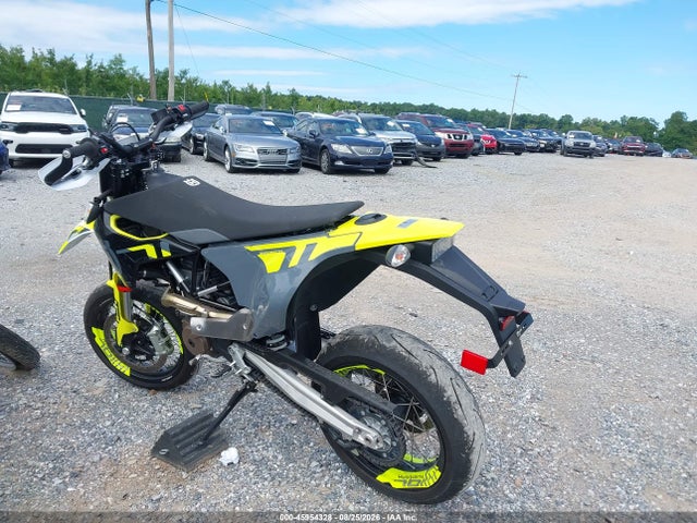 Husqvarna Supermoto 701 2024 VBKUSV402RM772863 Image 3