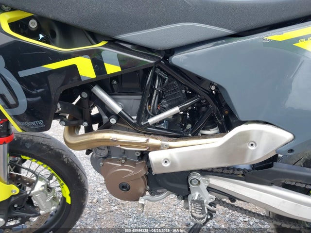 Husqvarna Supermoto 701 2024 VBKUSV402RM772863 Image 9
