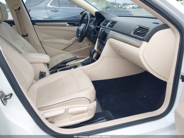 2017 Volkswagen Passat 1.8t Se მანქანა იყიდება აუქციონზე, vin: 1VWBT7A3XHC011838, აუქციონის ნომერი: 45954433