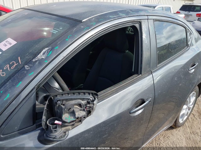 Продаж на аукціоні авто 2017 Toyota Yaris Ia, vin: 3MYDLBYV9HY172969, номер лоту: 45954443