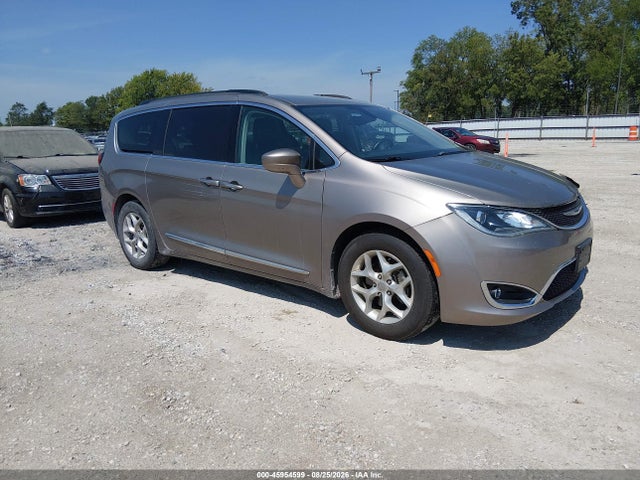 Продажа на аукционе авто 2017 Chrysler Pacifica Touring-l, vin: 2C4RC1BG2HR536528, номер лота: 45954599