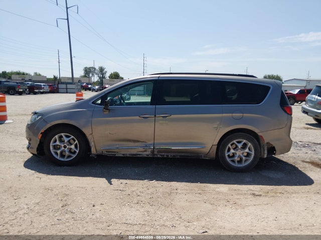 Продажа на аукционе авто 2017 Chrysler Pacifica Touring-l, vin: 2C4RC1BG2HR536528, номер лота: 45954599