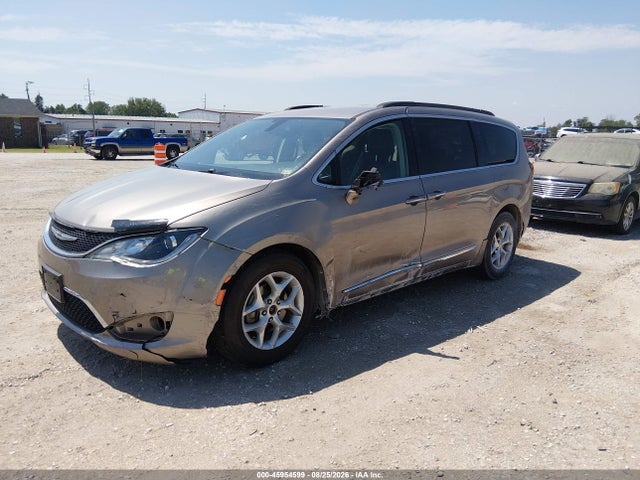 Продажа на аукционе авто 2017 Chrysler Pacifica Touring-l, vin: 2C4RC1BG2HR536528, номер лота: 45954599