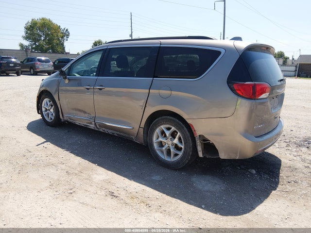 Продажа на аукционе авто 2017 Chrysler Pacifica Touring-l, vin: 2C4RC1BG2HR536528, номер лота: 45954599