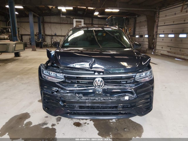 45954793 :رقم المزاد ، 3VV8B7AX1NM081064 vin ، 2022 Volkswagen Tiguan 2.0t Se R-line Black مزاد بيع