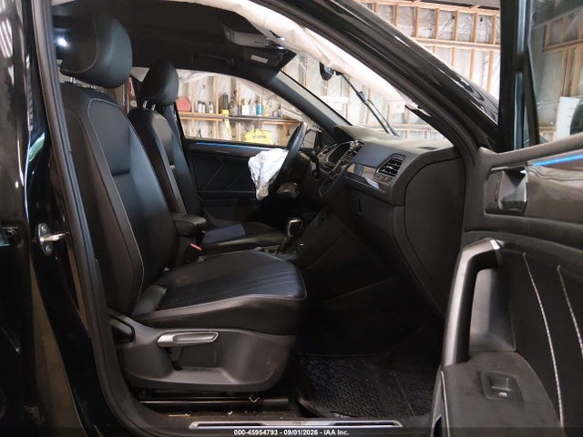 45954793 :رقم المزاد ، 3VV8B7AX1NM081064 vin ، 2022 Volkswagen Tiguan 2.0t Se R-line Black مزاد بيع