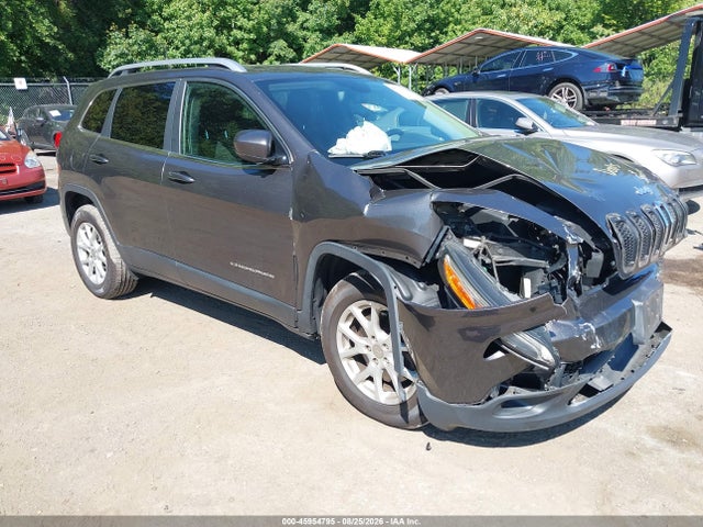 45954795 :رقم المزاد ، 1C4PJMCS5HW501054 vin ، 2017 Jeep Cherokee Latitude مزاد بيع
