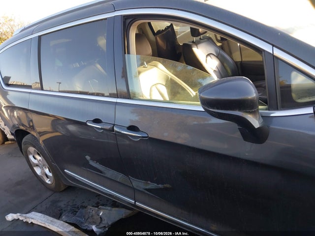 Aukcja sprzedaży 2018 Chrysler Pacifica Hybrid Touring L, vin: 2C4RC1L7XJR125057, numer aukcji: 45954878