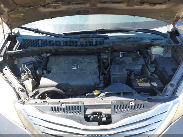 45954895 :رقم المزاد ، 5TDYK3DC2BS083918 vin ، 2011 Toyota Sienna Ltd مزاد بيع