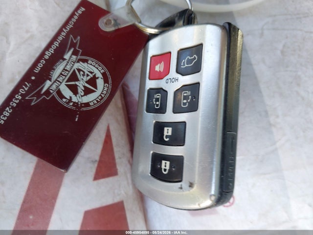 45954895 :رقم المزاد ، 5TDYK3DC2BS083918 vin ، 2011 Toyota Sienna Ltd مزاد بيع