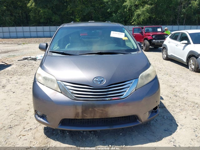 45954895 :رقم المزاد ، 5TDYK3DC2BS083918 vin ، 2011 Toyota Sienna Ltd مزاد بيع