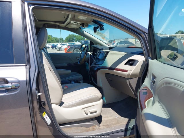 45954895 :رقم المزاد ، 5TDYK3DC2BS083918 vin ، 2011 Toyota Sienna Ltd مزاد بيع
