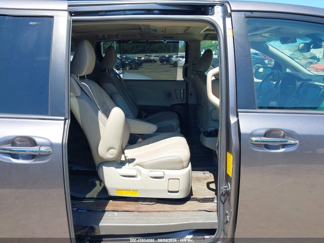 45954895 :رقم المزاد ، 5TDYK3DC2BS083918 vin ، 2011 Toyota Sienna Ltd مزاد بيع
