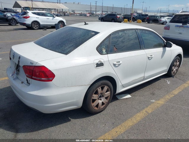 1VWAT7A30EC108781 Volkswagen Passat 1.8t S