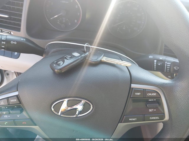 Продажа на аукционе авто 2017 Hyundai Elantra Se, vin: 5NPD74LF1HH211839, номер лота: 45955055