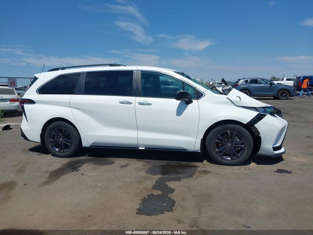 5TDDSKFC9RS134637 Toyota Sienna Xse