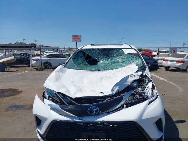 5TDDSKFC9RS134637 Toyota Sienna Xse