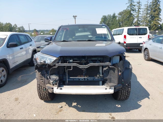 Toyota 4RUNNER SR5 2018 JTEBU5JR8J5551753 Image 13