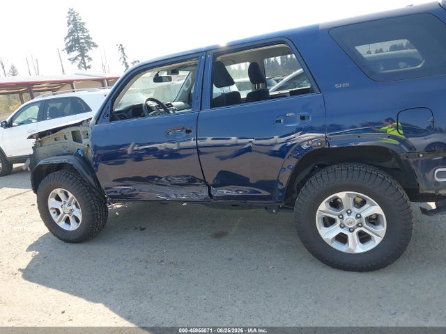 Toyota 4RUNNER SR5 2018 JTEBU5JR8J5551753 Image 15