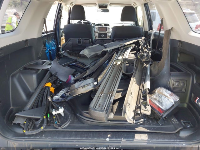 Toyota 4RUNNER SR5 2018 JTEBU5JR8J5551753 Image 18