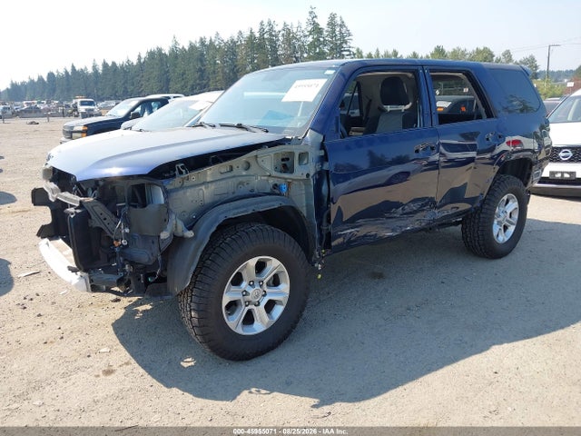 Toyota 4RUNNER SR5 2018 JTEBU5JR8J5551753 Image 2