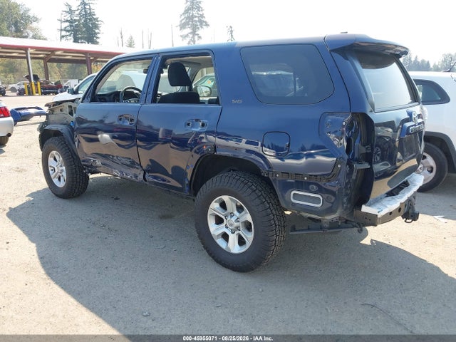 Toyota 4RUNNER SR5 2018 JTEBU5JR8J5551753 Image 3