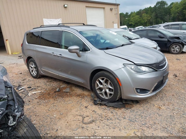 2017 Chrysler Pacifica Touring-l მანქანა იყიდება აუქციონზე, vin: 2C4RC1BGXHR668016, აუქციონის ნომერი: 45955123