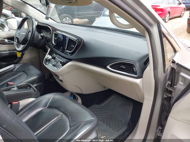 2017 Chrysler Pacifica Touring-l მანქანა იყიდება აუქციონზე, vin: 2C4RC1BGXHR668016, აუქციონის ნომერი: 45955123