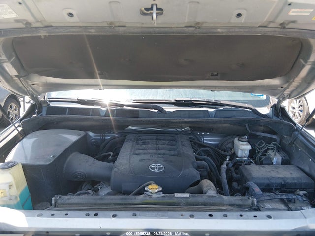 5TFUW5F19EX334152 Toyota Tundra Sr5 5.7l V8