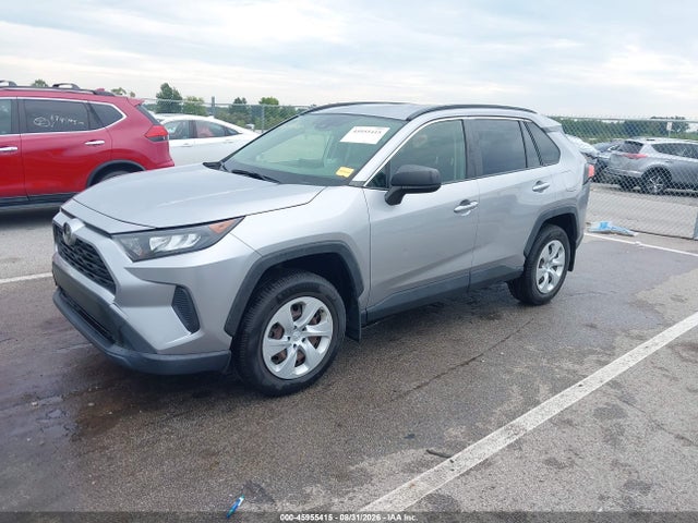 Toyota RAV4 LE 2020 JTMF1RFV3LD048037 Image 2