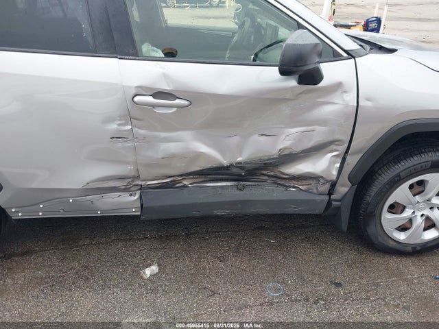 Toyota RAV4 LE 2020 JTMF1RFV3LD048037 Image 6