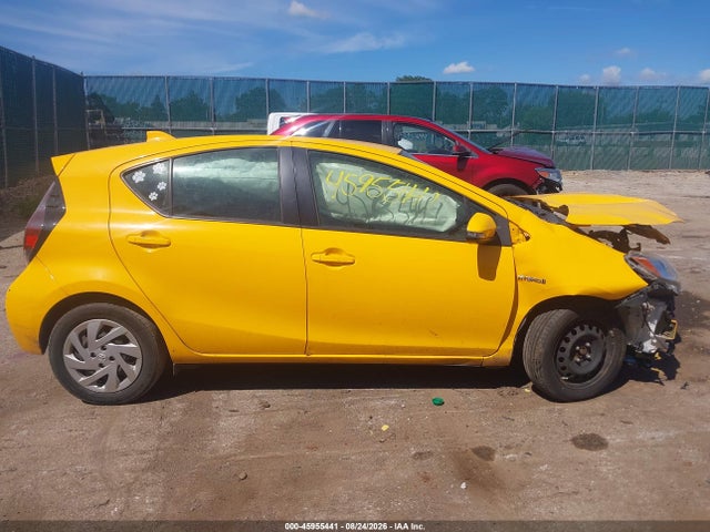 45955441 :رقم المزاد ، JTDKDTB37F1103120 vin ، 2015 Toyota Prius C Two مزاد بيع