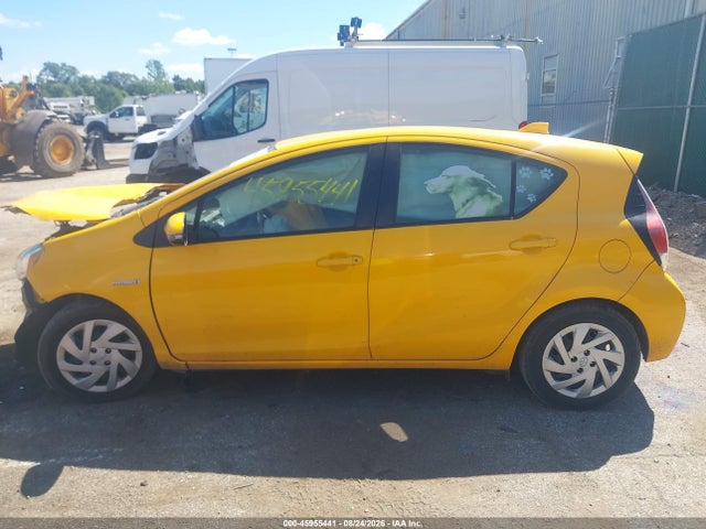 45955441 :رقم المزاد ، JTDKDTB37F1103120 vin ، 2015 Toyota Prius C Two مزاد بيع
