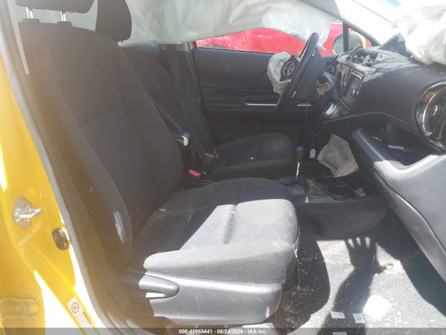 45955441 :رقم المزاد ، JTDKDTB37F1103120 vin ، 2015 Toyota Prius C Two مزاد بيع