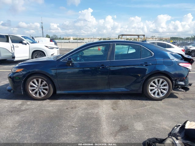 2020 Toyota Camry Le მანქანა იყიდება აუქციონზე, vin: 4T1C11AKXLU996478, აუქციონის ნომერი: 45955646