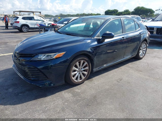 2020 Toyota Camry Le მანქანა იყიდება აუქციონზე, vin: 4T1C11AKXLU996478, აუქციონის ნომერი: 45955646