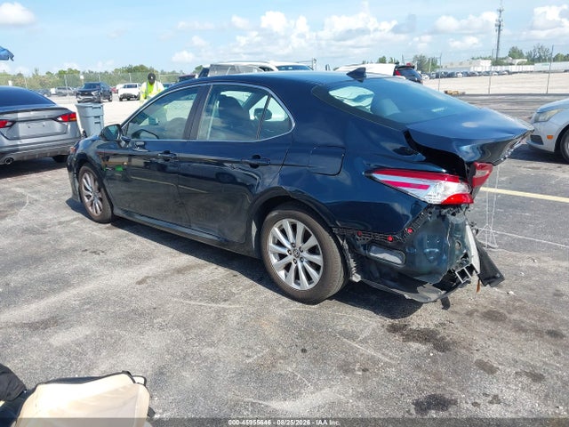 2020 Toyota Camry Le მანქანა იყიდება აუქციონზე, vin: 4T1C11AKXLU996478, აუქციონის ნომერი: 45955646