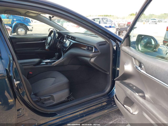 2020 Toyota Camry Le მანქანა იყიდება აუქციონზე, vin: 4T1C11AKXLU996478, აუქციონის ნომერი: 45955646