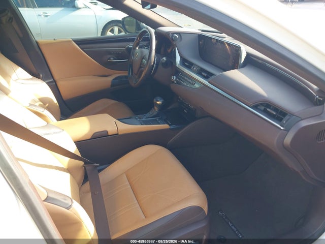 45955987 :رقم المزاد ، 58AFA1C11MU003056 vin ، 2021 Lexus Es 300h Ultra Luxury مزاد بيع