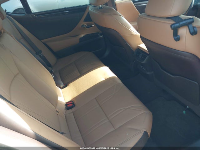 45955987 :رقم المزاد ، 58AFA1C11MU003056 vin ، 2021 Lexus Es 300h Ultra Luxury مزاد بيع