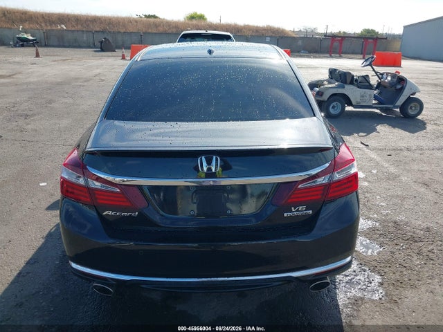 Honda Accord Touring 2016 1HGCR3F90GA004565 Image 16