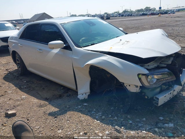 Продажа на аукционе авто 2018 Chrysler 300, vin: 2C3CCABG6JH117684, номер лота: 45956061