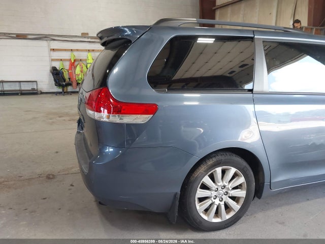 2013 Toyota Sienna Xle 7 Passenger მანქანა იყიდება აუქციონზე, vin: 5TDDK3DC0DS056248, აუქციონის ნომერი: 45956399