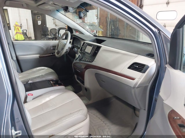2013 Toyota Sienna Xle 7 Passenger მანქანა იყიდება აუქციონზე, vin: 5TDDK3DC0DS056248, აუქციონის ნომერი: 45956399