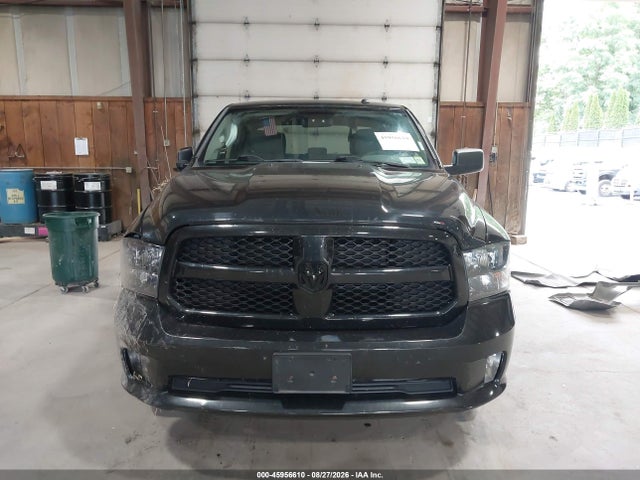 45956610 :رقم المزاد ، 3C6RR7KT1JG123310 vin ، 2018 Ram 1500 Express  4x4 5'7 Box مزاد بيع